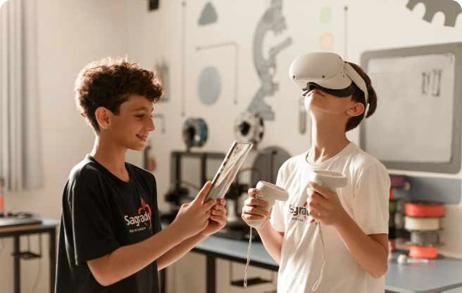 Estudantes explorando uma experiência de realidade virtual